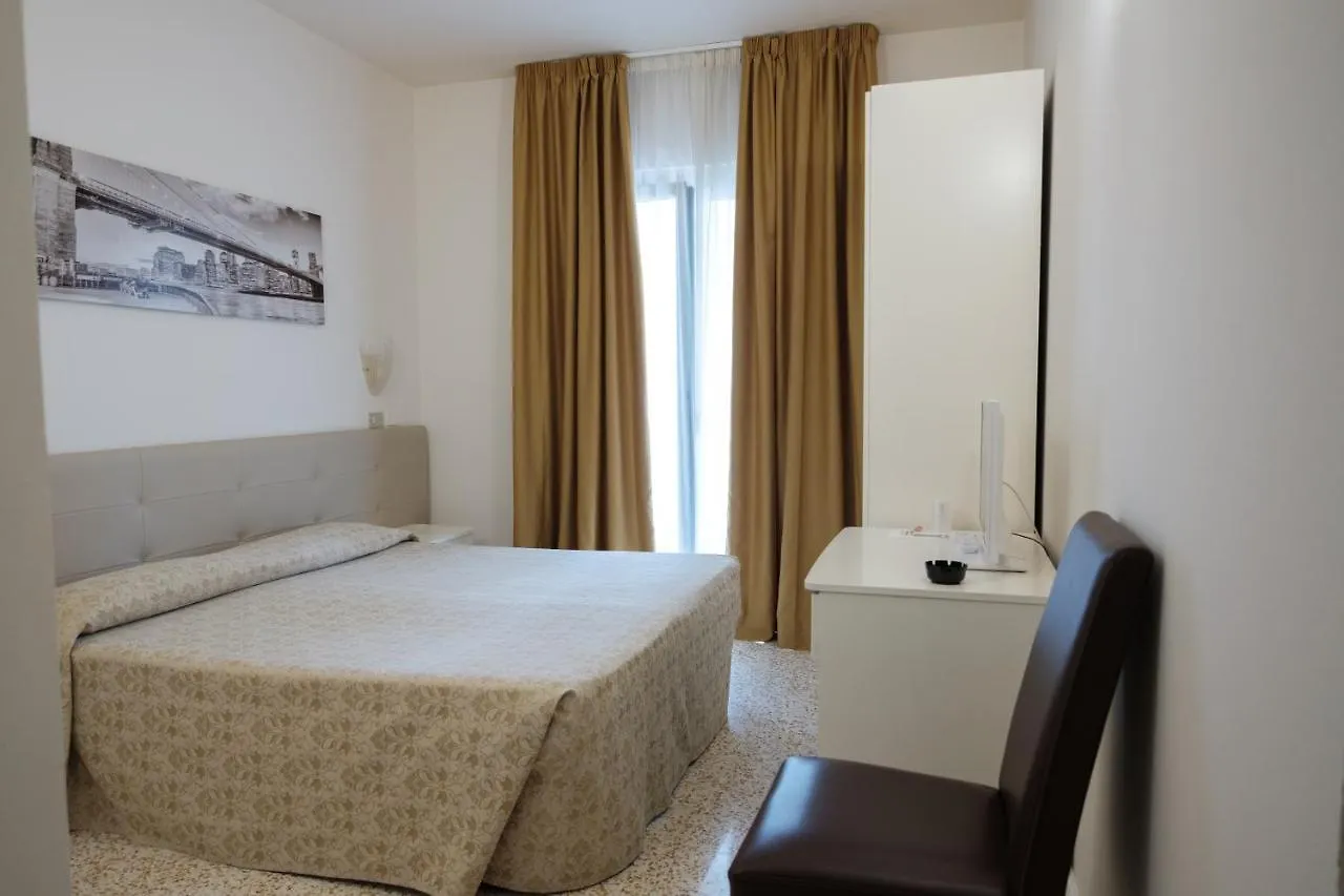 Hotel Alexander 리치오네 3*,