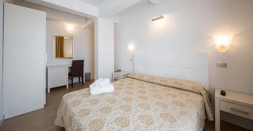 Hotel Alexander 리치오네